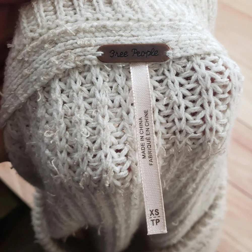 Free People Sweater Womens XS White High Low Hem Knit Pullover Scoop Neck‎